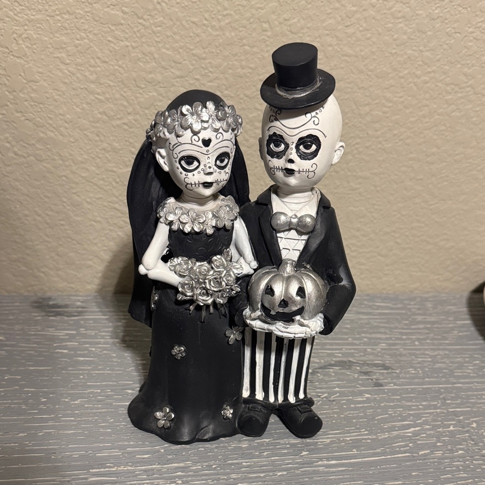 Elegant Black and White Day of the Dead Couple Figurine / Halloween